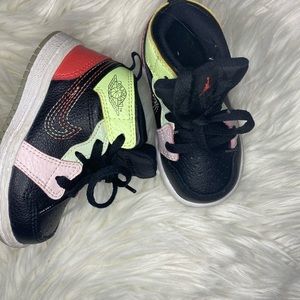 Slightly Used Jordan 1 Mid Glow-In-The-Dark For Toddler Girl.
